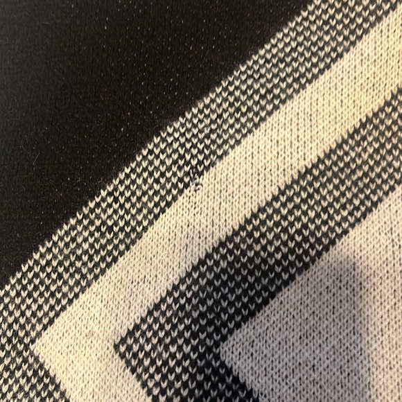 Neiman  Marcus the cashmere collection southwestern modern poncho - Picture 8 of 14